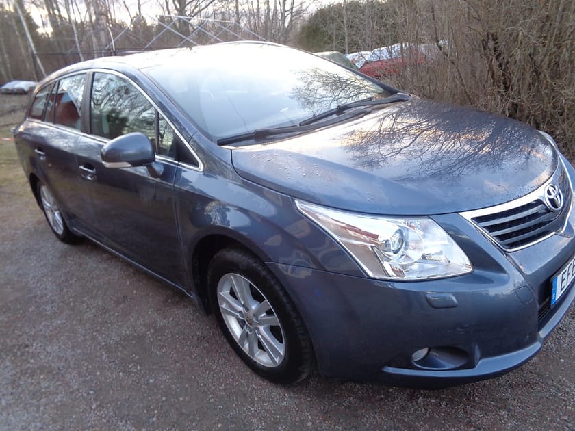 Bild 2 av Toyota Avensis Kombi 1.8 NYBES U.A./NYSERVAD/FINANS/DRAG/ACC/FARTH