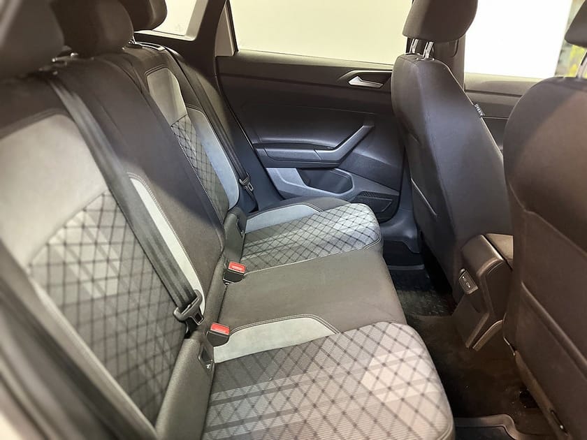 Bild 4 av Volkswagen Taigo R-LINE 1.0 TSI 110hk Backkamera