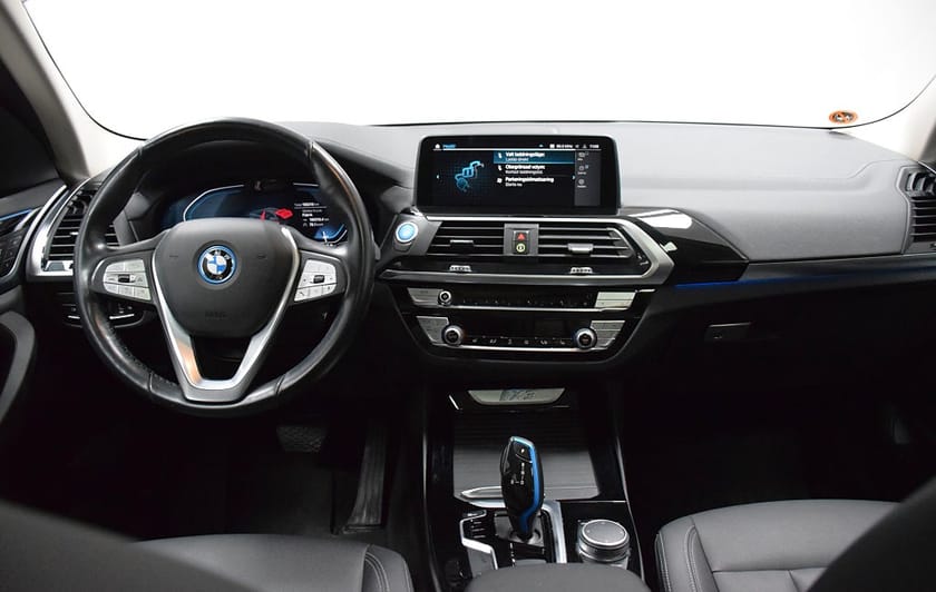 Bild 3 av BMW iX3 Charged 99% Batterihälsa/ Panorama / 1 ägare
