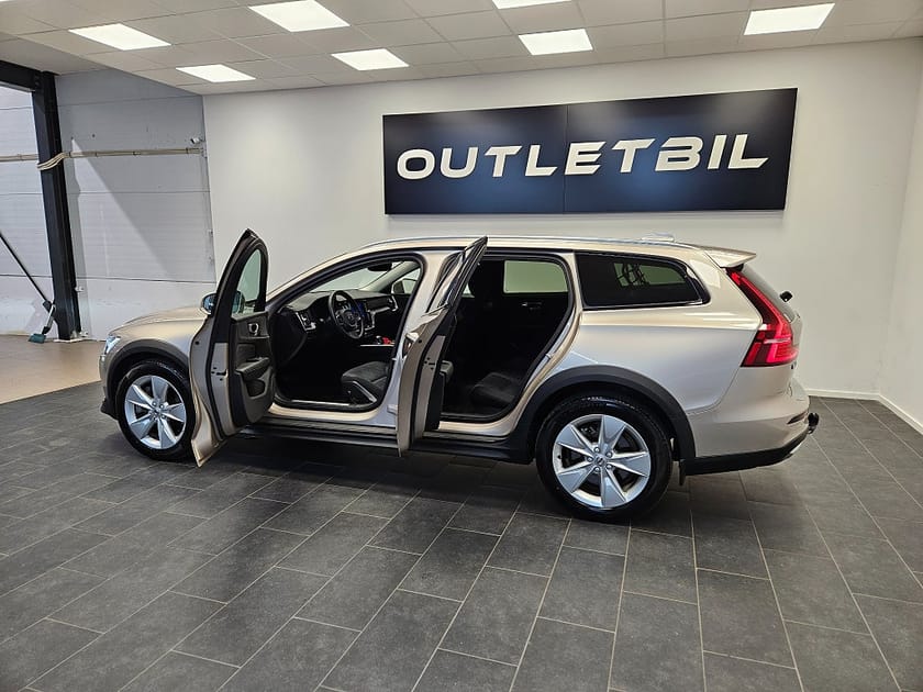 Bild 3 av Volvo V60 Cross Country B4 197hk AWD 4x4 Geartronic Core Drag Backkamera