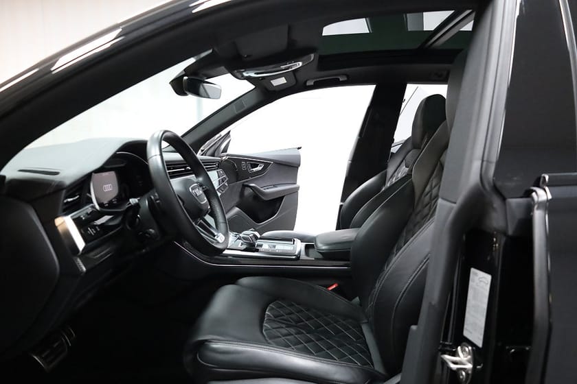 Bild 3 av Audi Q8 55 TFSI quattro | Panorama | B&W | Competition Plus
