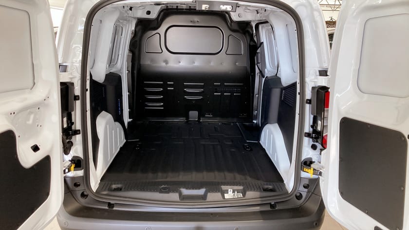Bild 5 av Ford E-Transit Courier LIMITED SKÅP 136 Aut 292km räckvidd