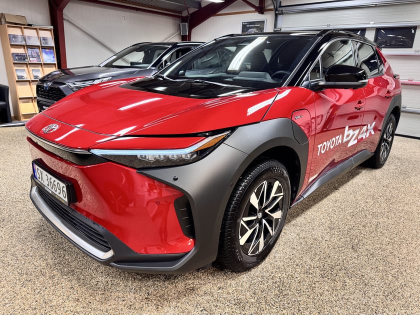 Bilde 1 av Toyota bZ4X AWD Executive Bitone