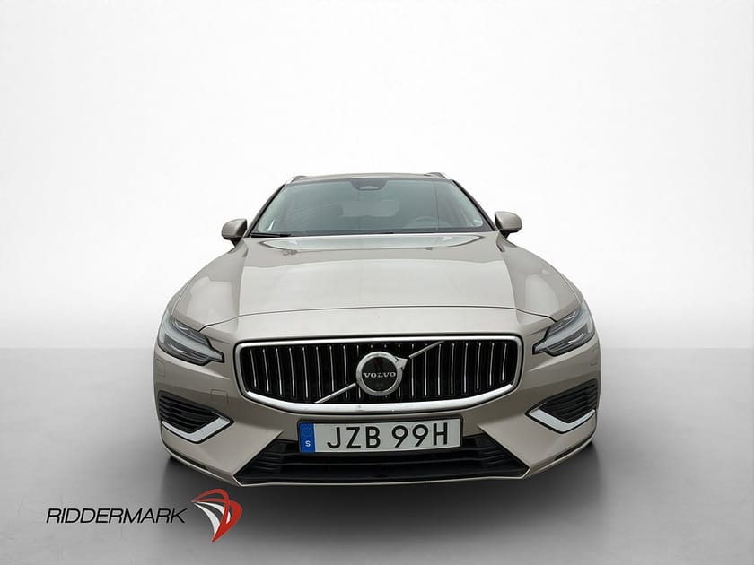 Bild 2 av Volvo V60 Recharge T6 AWD Core Bright VOC 360° Skinn Drag
