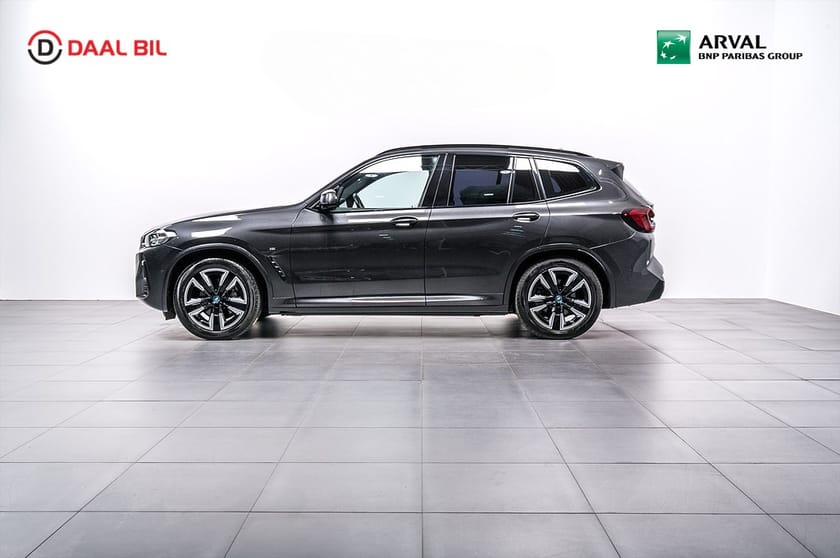Bild 1 av BMW iX3 286HK M-SPORT PANO B-KAM NAVI SKINN RATTVÄRME