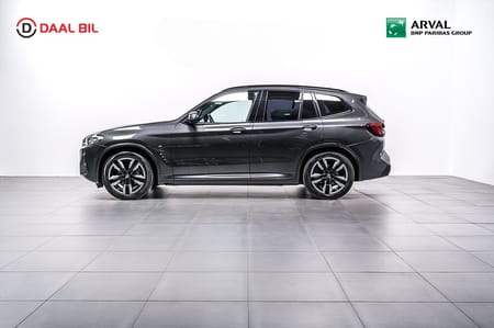BMW iX3 286HK M-SPORT PANO B-KAM NAVI SKINN RATTVÄRME
