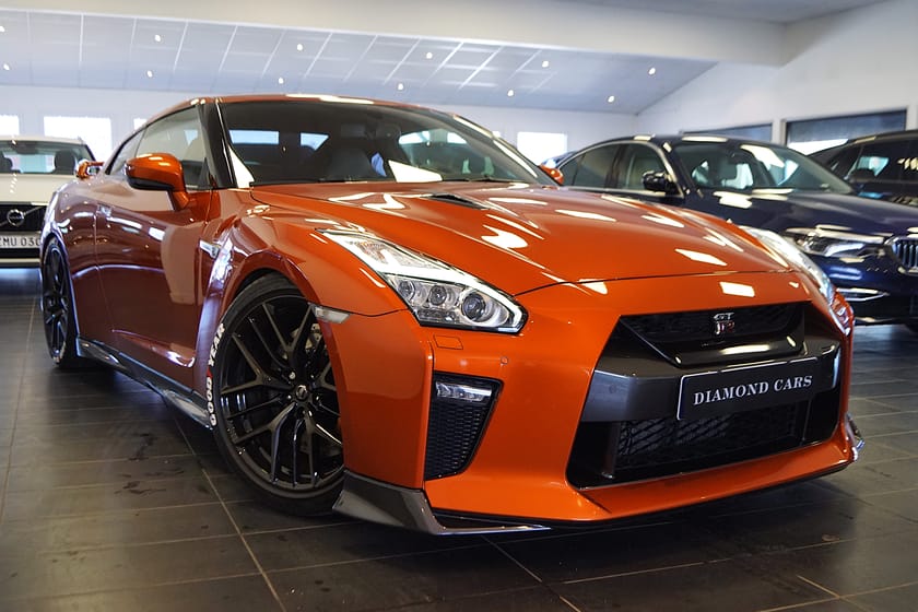 Bild 5 av Nissan GT-R Prestige Edition Orange pärleffekt sportavgas Titan
