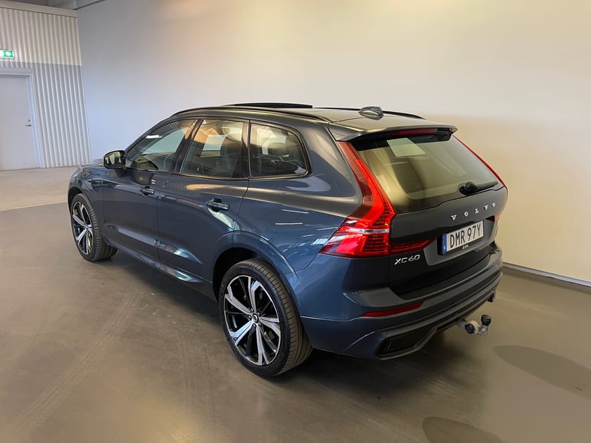 Bild 4 av Volvo XC60 Recharge T6 II Plus Dark Edition / Dragkrok / 21" hjul / Metallic /