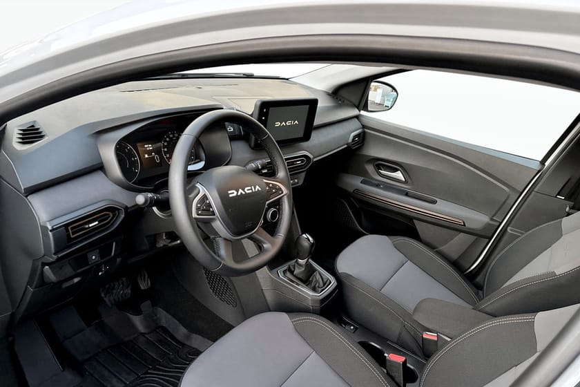 Bild 5 av Dacia Sandero Stepway TCe 90 extreme, Backkamera, Sensorer fram och bak, Smartphone spegling via USB, eluppvärmd bakruta