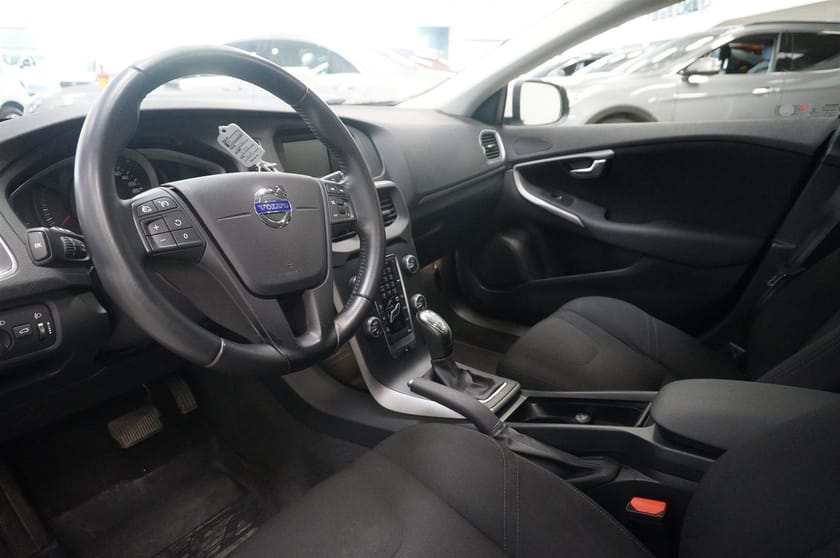 Bild 2 av Volvo V40 D2 Geartronic, 120hk, Aut Kinetic 2016