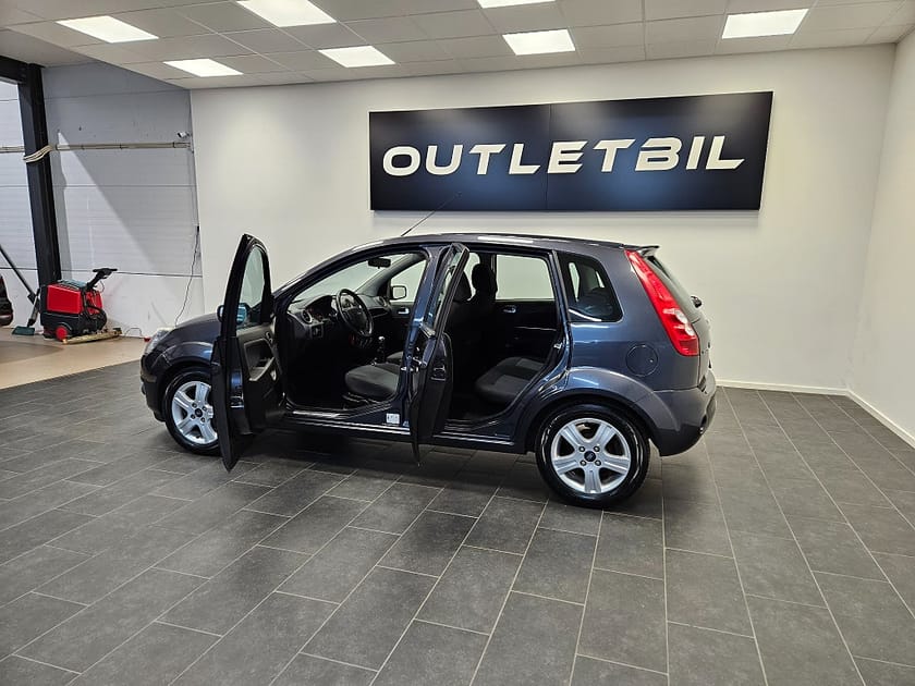 Bild 3 av Ford Fiesta 5-dörrar 1.4 80hk Endast 5500mil 1 ägare Nybytt Kamrem