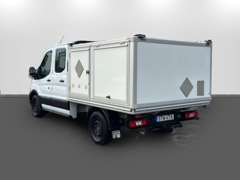Bild 5 av Ford Transit 350 Chassi Dubbelhytt Kåpa, V-hjul, mycket utrustning