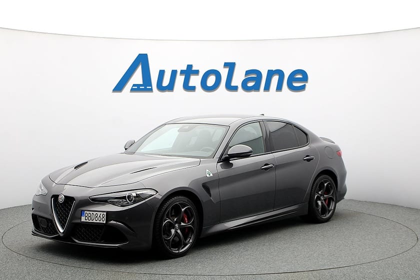 Bild 4 av Alfa Romeo Giulia Quadrifoglio V6 Kolfiber, H/K, Kamera, SV-SÅLD 510hk