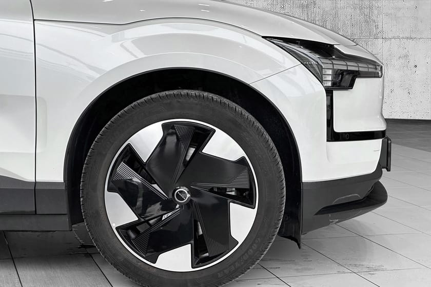 Bilde 5 av Volvo EX30 Single Motor Extended Range Ext. Plus PILOT.ASSIST|V.PUMPE|ACC|H&K|19"