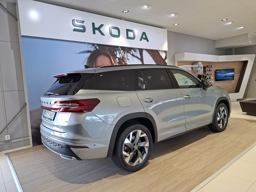 Bild 2 av Škoda Kodiaq iV Sportline 1,5 TSI 204 HK 6 VXL DSG Drag LED-mat