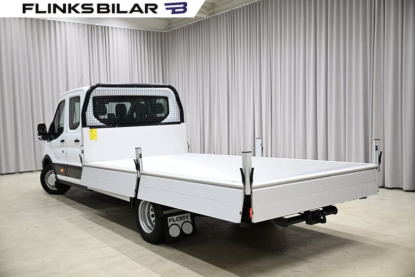 Bild 4 av Ford Transit 500 Chassi Dubbelhytt 170HK Flak Drag Värmare Moms