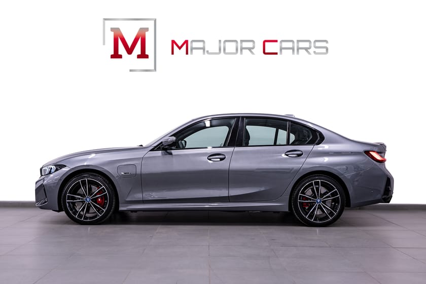 Bild 3 av BMW 330e xDrive Sedan M Sport Pro H/K Skinn Skyscraper Grey 292hk