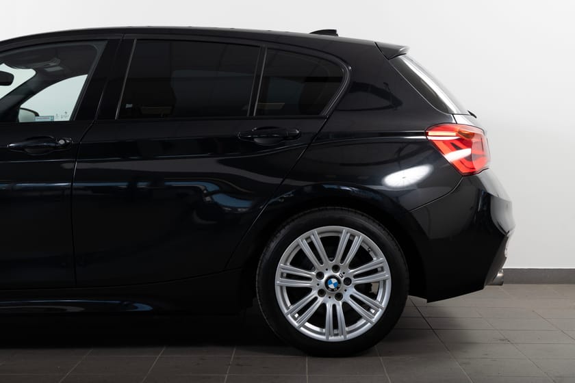 Bild 5 av BMW 118i 5-dörrars Steptronic 136hk M-Sport/Svartinnertak/Rattvärme