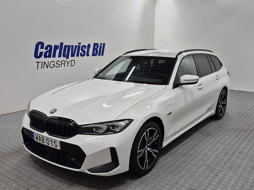 Bild 1 av BMW 330e xDrive Touring M-SPORT Plug in 292HK 4x4 Läder