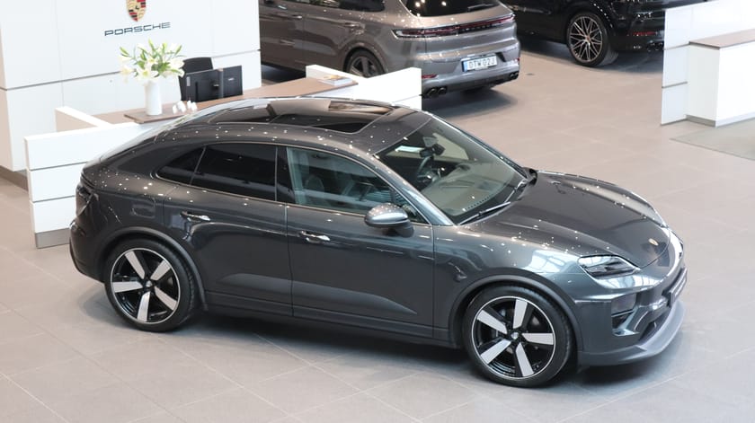 Bild 4 av Porsche Macan 4 Electric 22" Sport / Dragkrok / BOSE