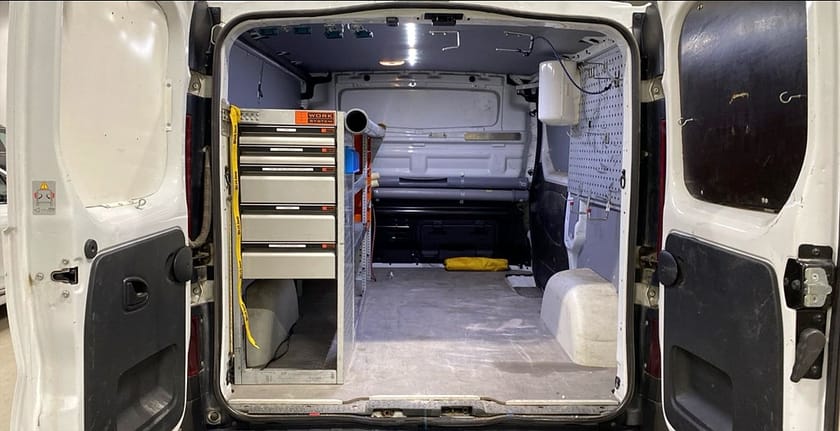 Bild 5 av Opel Vivaro Skåpbil 3-sits Drag Inredd Takräcke MOMS