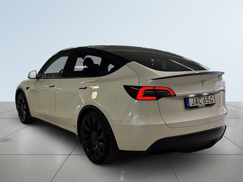 Bild 5 av Tesla Model Y Performance MOMS Dragkrok Rattvärme Kamera Panorama S&V