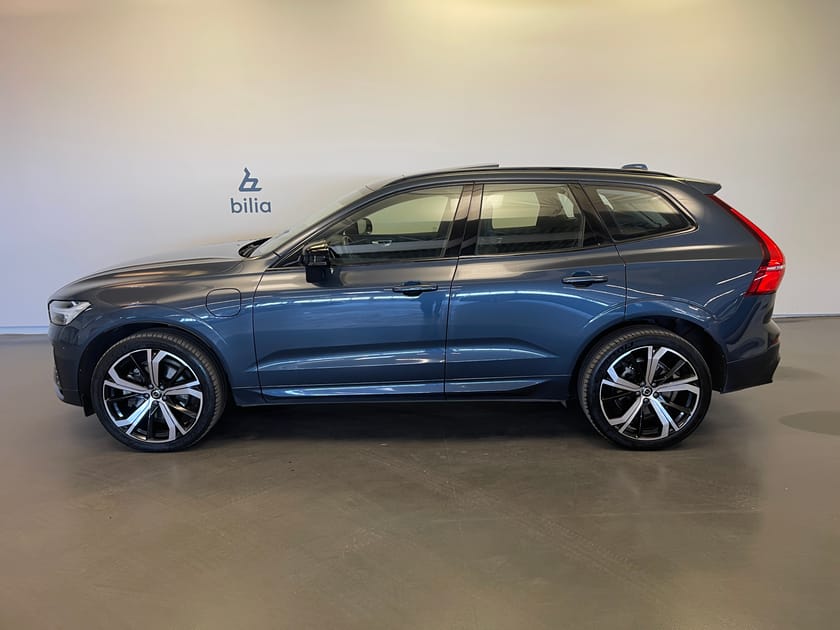 Bild 2 av Volvo XC60 Recharge T6 II Plus Dark Edition / Dragkrok / 21" hjul / Metallic /