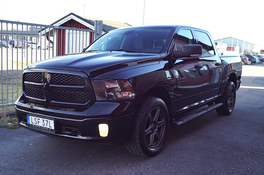 Bild 4 av RAM 1500 Crew Cab Classic 5.7 V8 HEMI 4x4 TorqueFlite Navi B-kamera