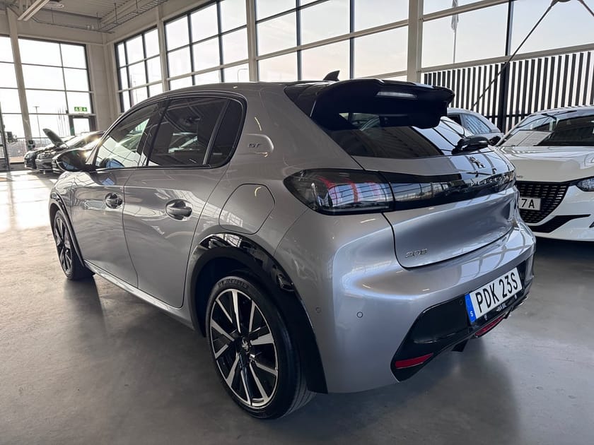 Bild 3 av Peugeot 208 1.2 PT 130 EAT | GT | Backkamera | Navi | Adaptiv Farth