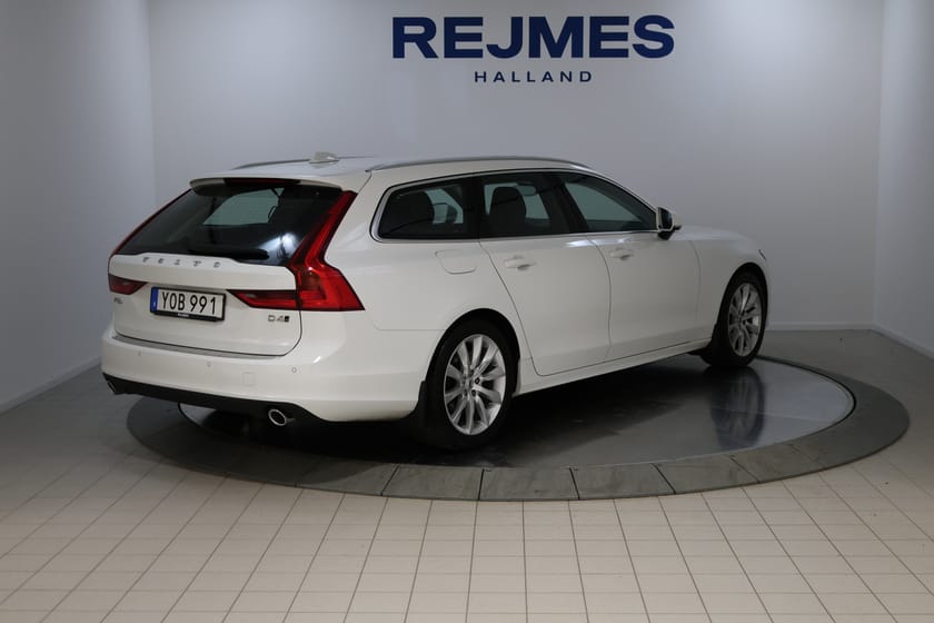Bild 4 av Volvo V90 D4 AWD Momentum Edition | Dragkrok | Elmanövrerad förarstol | Smartphone Integration |