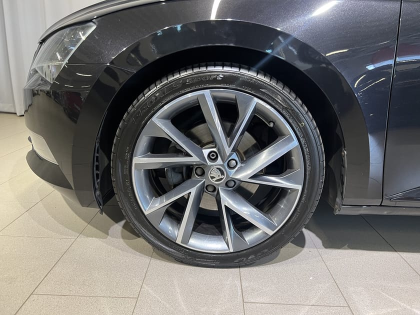 Bild 5 av Škoda Superb Kombi Combi Sportline 2.0 TDI 4x4 SCR DSG 190hk
