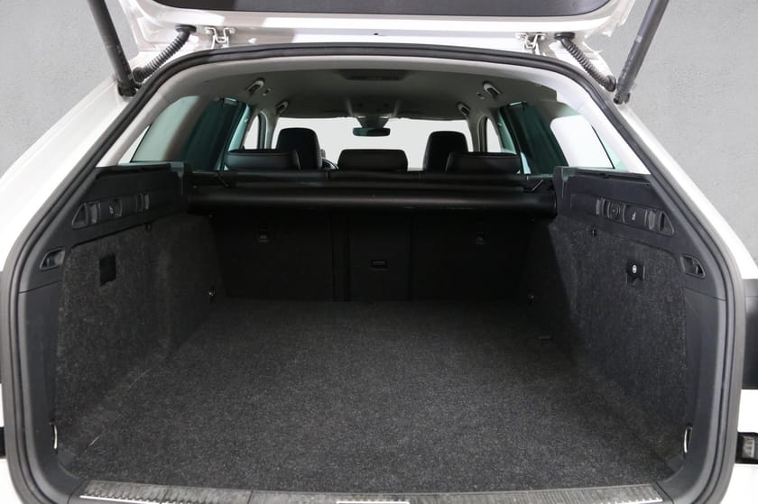 Bilde 5 av Škoda Superb iV Combi 1,4 TSI 218hk L&K /Batteritest/Krok/Matrix/Webasto+