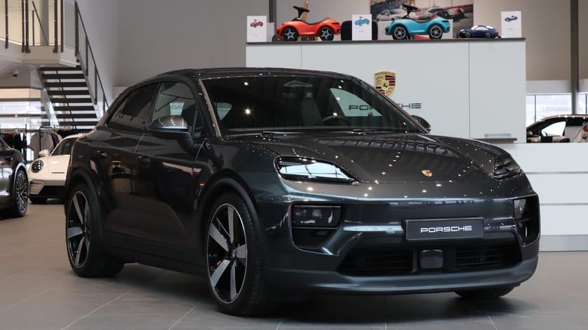 Bild 1 av Porsche Macan 4 Electric 22" Sport / Dragkrok / BOSE