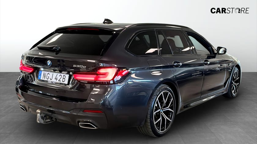 Bild 2 av BMW 530e xDrive Touring M-SPORT 292HK DRAG PANO HUD