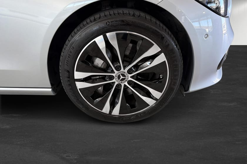 Bild 5 av Mercedes-Benz C 300 e SEDAN Avantgarde / KEYLESS / Drag