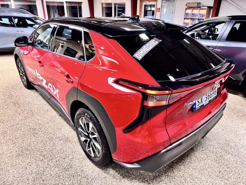 Bilde 3 av Toyota bZ4X AWD Executive Bitone