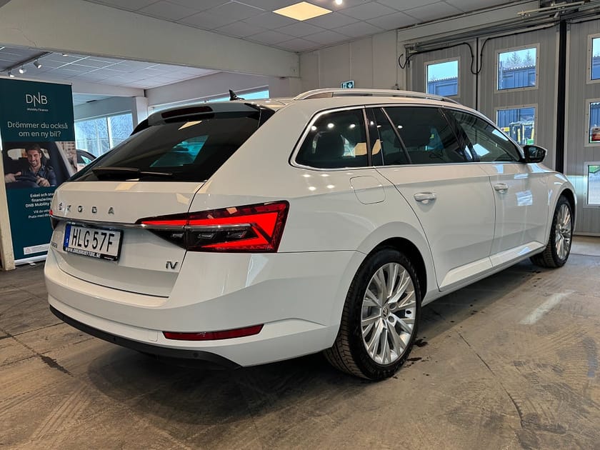 Bild 4 av Škoda Superb iV Kombi Skoda 1.4 TSI Business Style Drag Värmare Cockpit