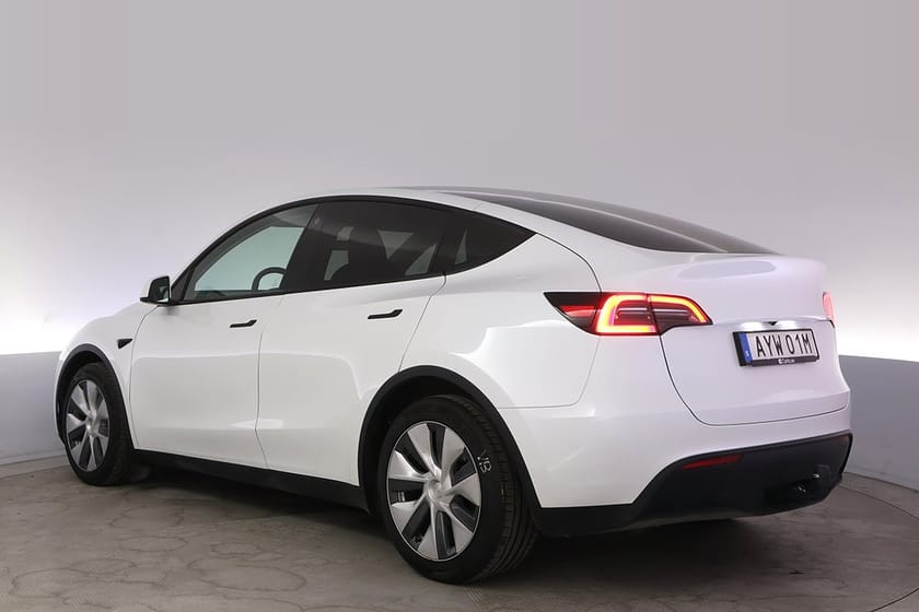 Bild 4 av Tesla Model Y Long Range AWD Autopilot Panorama Drag