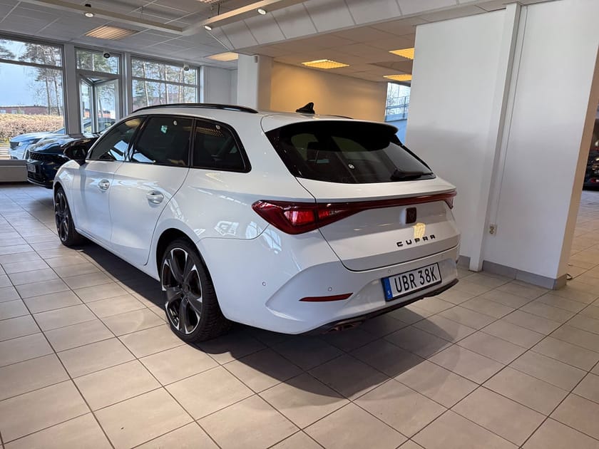 Bild 5 av CUPRA Leon Sportstourer e-Hybrid 245hkCockpit GPS B-Kam ADP Fart
