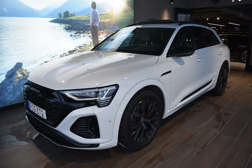 Bild 1 av Audi Q8 55 e-tron quattro 300 kW / 408 HK S-LINE SELECTION