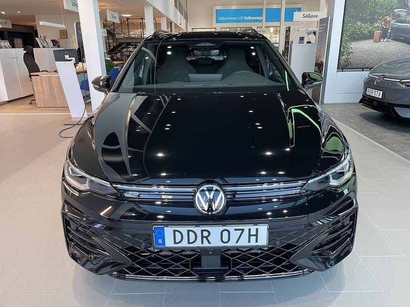 Bild 2 av Volkswagen Golf Sportscombi R-Line Edition 4 motion