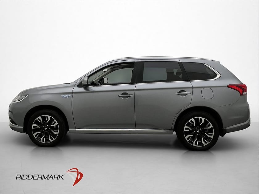 Bild 5 av Mitsubishi Outlander PHEV 203hk 4WD Business 360° Skinn Drag