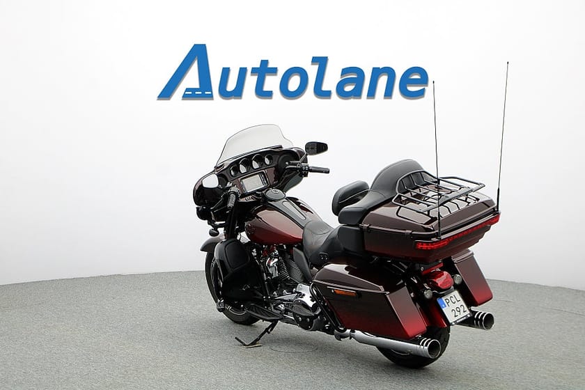 Bild 3 av Harley-Davidson Ultra Limited CVO *Dr Jekill & mr Hyde