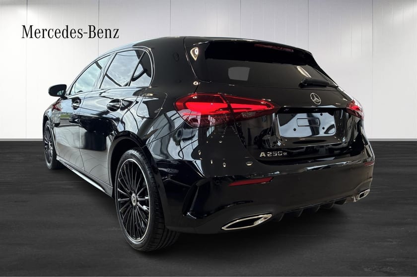 Bild 4 av Mercedes-Benz A 250 e | AMG | Burmester | Panorama | Night Package