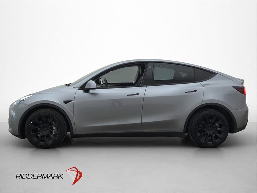 Bild 3 av Tesla Model Y Long Range AWD Pano AP Dragkrok MOMS Sv.Såld