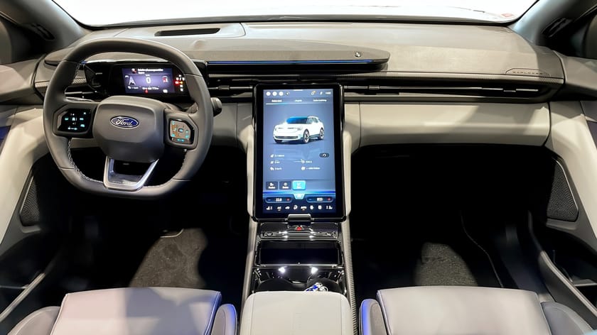 Bild 4 av Ford Explorer EV Extended Range AWD | Long Premium 340HK | Förarass-paket |