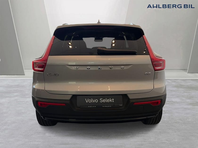 Bild 4 av Volvo XC40 B3 FWD Bensin Plus Dark. Backkamera, Navi, Adaptiv farthållare,  Programmerbar bränslevärm,  Rattvärme