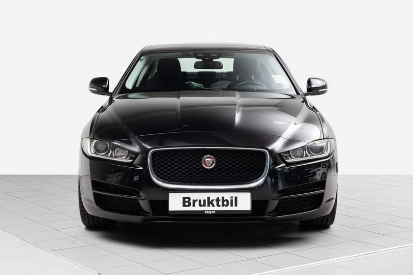 Bilde 2 av Jaguar XE 20d / Soltak / Ryggekamera/El.stoler/DAB/EU27++
