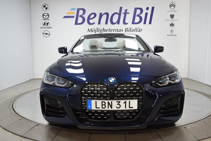 Bild 3 av BMW M440i xDrive Convertible Cabrio / Innovation / Individual klädsel
