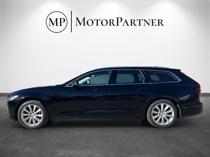 Bild 4 av Volvo V90 B4 Geartronic Momentum Kamera Värmare Drag Moms 197hk